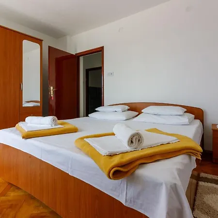 Lory Apartment