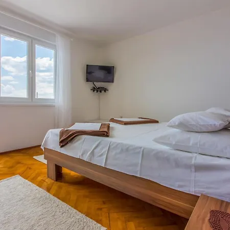 Lory Apartment